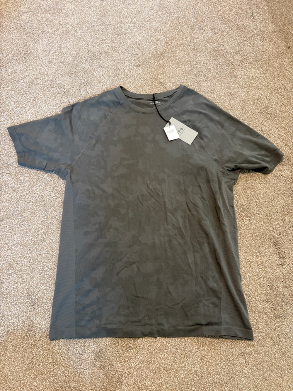 Abercrombie & Fitch Men's YPB Gray Camo Short Sleeve Tee — Size Large (NWT)